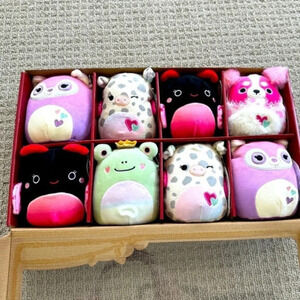 Squishmallows set:includes 8 -5” squishmallow characters New